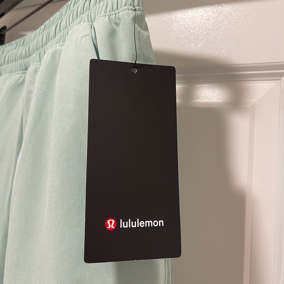 Lululemon Pace Breaker Short Size Small 7” Lined Arctic Green Mint - Picture 5 of 12